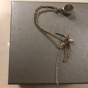 Silverörhänge - Använder inte silver smycken längre, därför säljer jag detta! SJÄLVKLART rengjord. Frakten är inräknad i priset⚡️💛