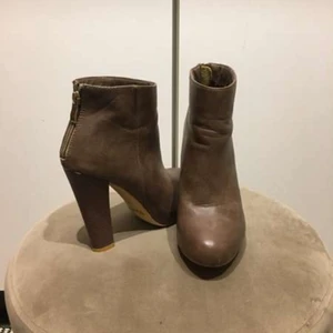 Belle Women klackar🤎  - Använda men som nya klackar från Belle Women! Klack: 10cm storlek:38🤎 100kr + frakt