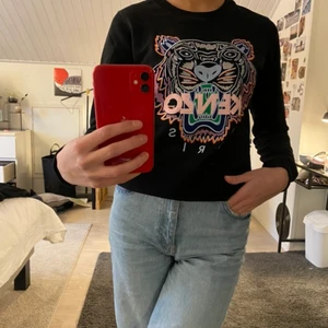 Kenzo Paris sweatshirt srl S - Använd 2-3 gånger, nyskick. Köpt för 2400kr. Kan diskutera pris. Köparen står för frakt