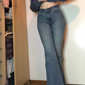 Bootcut jeans - Jeans från DrDenim i strl S, bootcut modell. Superbra material för najs passform!