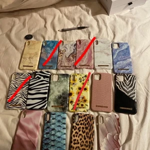 iPhone xs Max skal / 11 PRO Max skal - Hej! Skalen passar xs Max och vissa som kan se vid kameran, passar även 11 PRO Max. Tänker 100kr för dem hela och 50kr för dem som ksk har nån spricka! Skickar mer info om de vid intresse. Alla från ideal of sweden förutom den zebra mönstrade - casely 