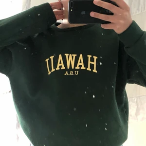 grön Hawaii sweatshirt  - Jätte skön grön sweatshirt✨ storlek s men sitter mer som en s-m
