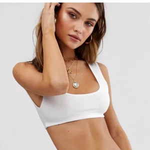 Topp från weekday storlek M - Topp i bra skick då knappt använd. Skönt och mjukt material. 70 kr med inkluderad frakt.