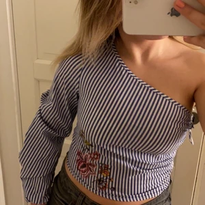 Blus  - Superfin enärmad topp! 