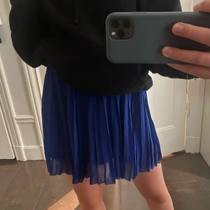 Kjol - Säljer denna super fina kjol som har en super fin blå färg från NAKD, mycket bra skick!