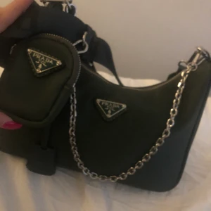 Prada väska  - Som ny inga skador alls 