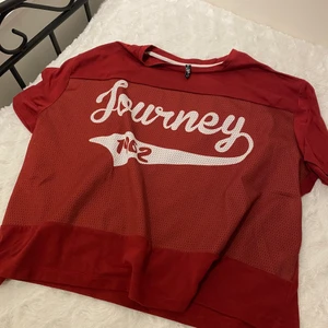 T-shirt - Utförsäljning på allt 💜  Märkt som XL men jag med S/M har använt som oversize.