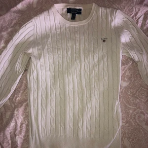 Kabelstickad gant tröja - Dam tröja från gant. bra skick, inga fläckar eller lösa sömmar. Storlek s😊