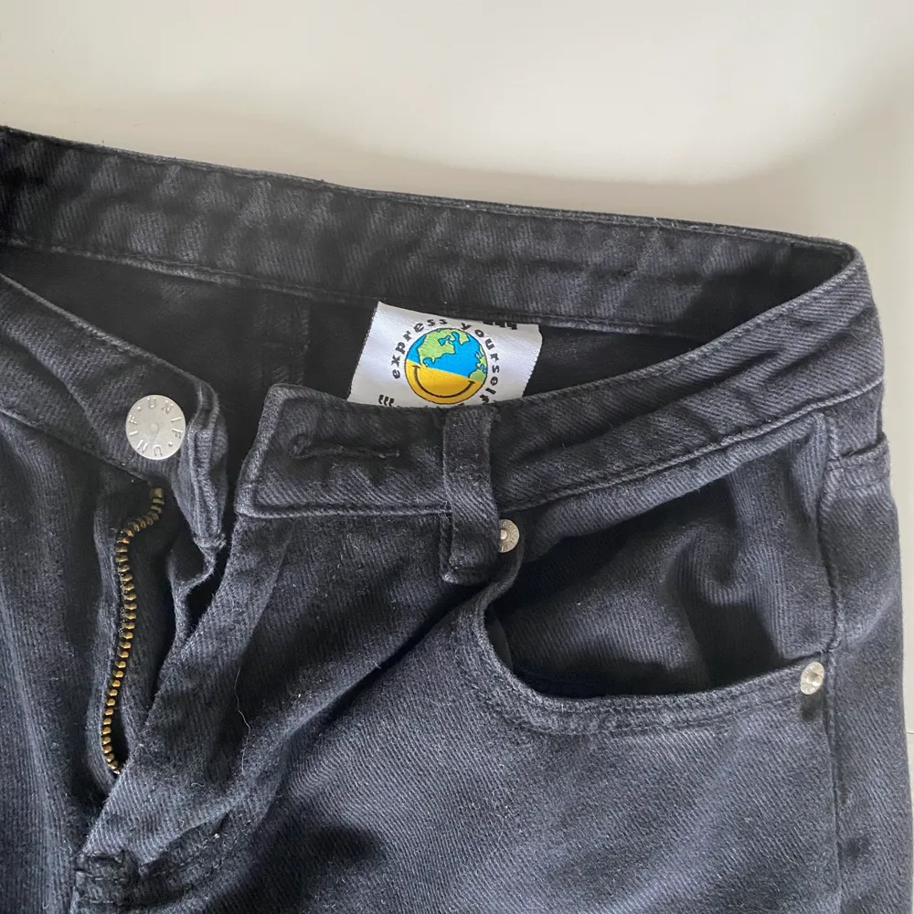 Skitfina unif jeans med loose legs. säljs ej längre av unif🌈. Jeans & Byxor.