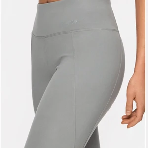 Stronger leggings - Stronger leggings i nyskick! Nypris 699 använda och tvättade en gång