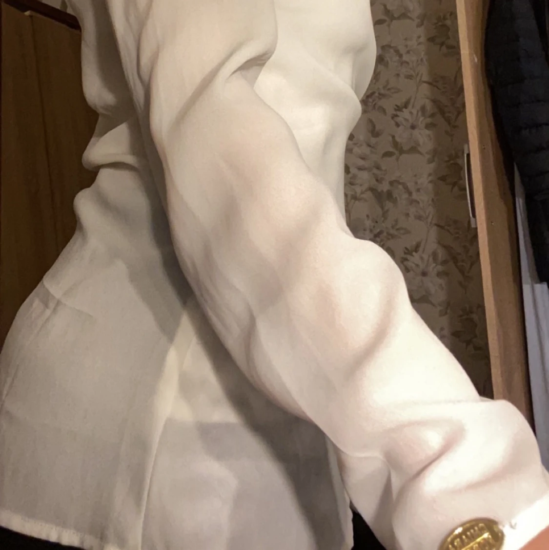 Vit blus med detalj  - 91