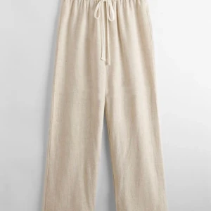 Linne byxor!  - Säljer mina OANVÄNDA älsklings byxor då jag råkade köpa två par! De är ganska korta i benen så de passar även folk som inte har så långa ben! ORGINAL priset låg på 139 men nu sälj de för BARA 29! KOLLA IN MIN SIDA MYCKET AV DET JAG SÄLJER FINNA NU FÖR UNDER 30! 😚🎉🥳