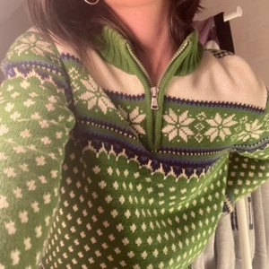 Stickad tröja - barnstorlek men passar en xs!💕 köparen står för frakten