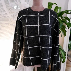 Vero Moda Tröja - En stickad tröja från Vero Moda I storleken S. Inte mycket använd och är I fint skick! 