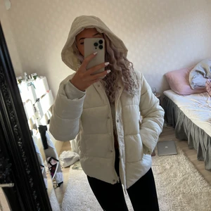 Vit jacka - Vit pufferjacket helt ny med lappar kvar❤️ Passar xs och s