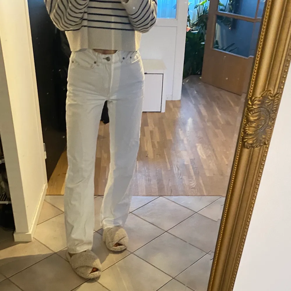 Jättefina och långa jeans från dr denim. Nästan oanvända. Originalpris: 750kr, köpare står för frakt. Jeans & Byxor.