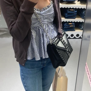 Volang topp fråm zara - En söt volangtopp från Zara. Endast använd en gång