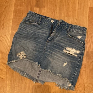 Jeans kjol, W25  - Jeanskjol från hollister. Storleken liknar XS/S.