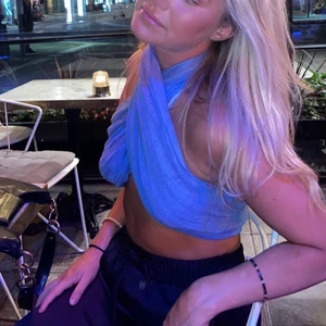 Världens finaste topp - Topp i klarblått💘💘 älskar den!! Passar xs-l då den är justerbar.. perfekt till sommaren💖💝 köpt på zara förra sommaren.