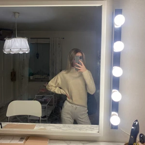 Tröja Gina tricot  - Stickad beige tröja från ginatricot i storlek xs, 60 kr plus frakt! 