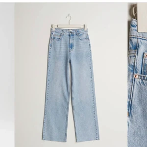 IDUN striaight jeans - Nya jeans från Gina tricot, säljer pga att jag beställde i fel storlek!! Nypris är 600, mitt pris är 350+frakt (ca 60kr)😙 storleken är 34 (passar XS-S)