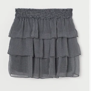 Kjol - Säljer denna fina rutiga kjol från HM då det inte är något som jag använder längre. Super fin. Kom privat för fler bilder!