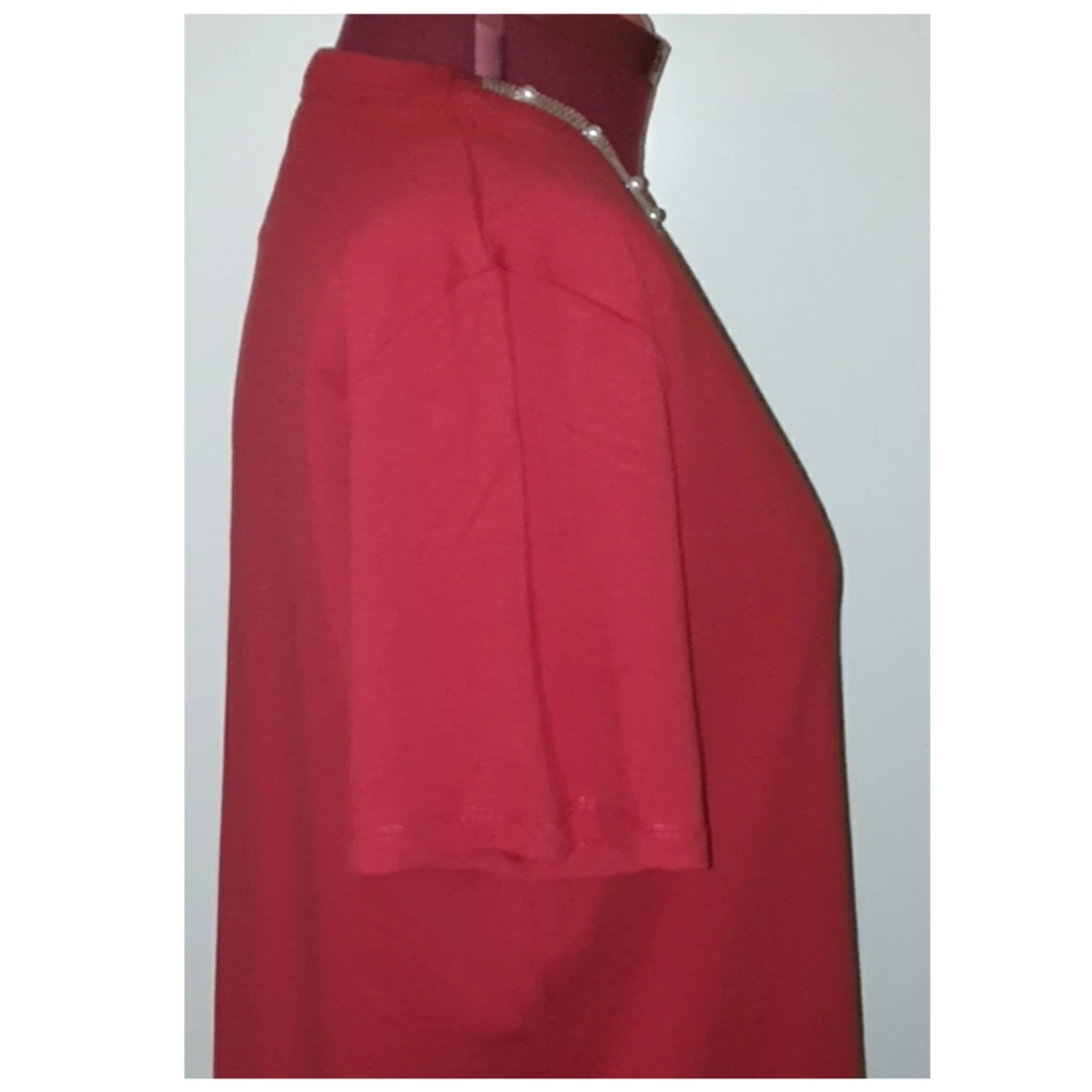 Röd kortärmad tröja med strass detaljer - 90