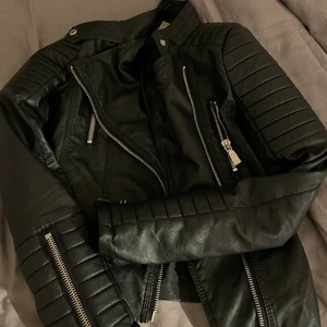 Chiquelle skinnjacka - Den typiska skinnjackan från chiquelle i strl 36.