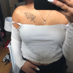 Off shoulder tröja  - I bra skick 