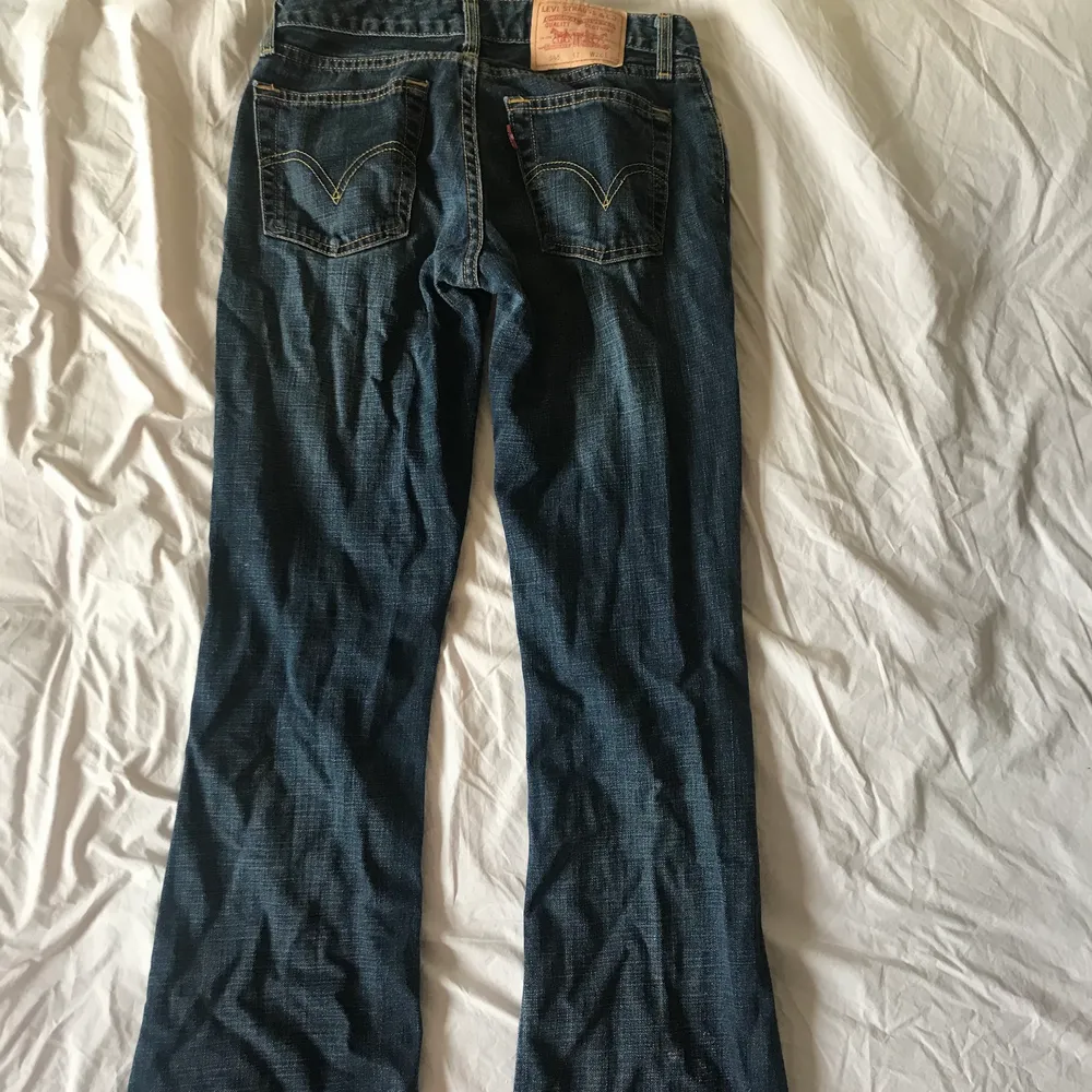 vintage levis jeans! storlek uppskattad till w25 typ. Jeans & Byxor.
