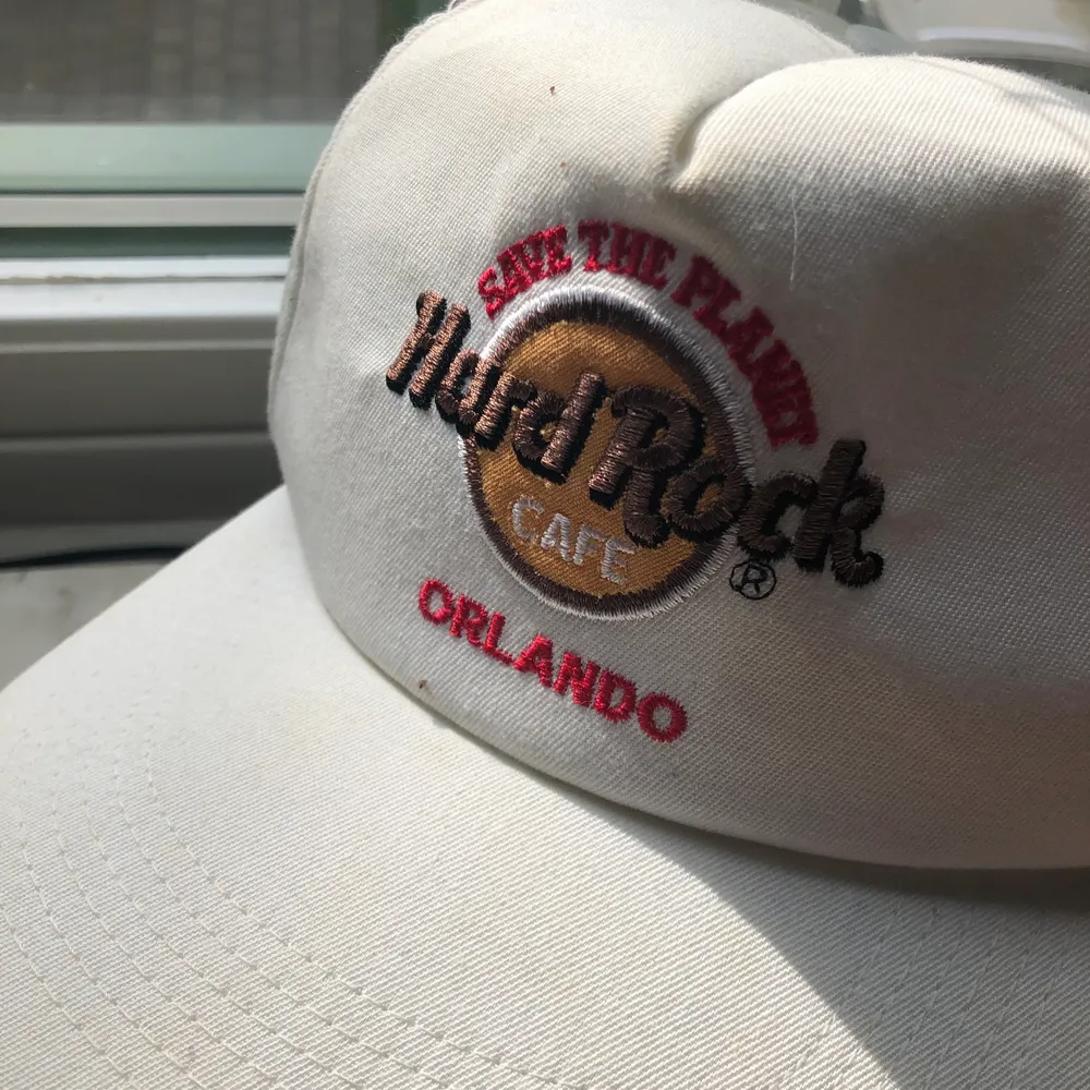 Säljer min vintage Hard Rock Café keps. Kepsen är köpt i Orlando i USA. . Accessoarer.