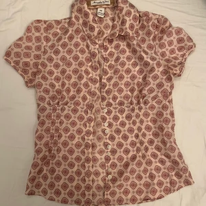 Blus - Fin blus köpt second hand, märket är abercrombie & fitch