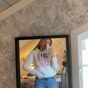 The cool elephant hoodie - Säljer min the cool elephant hoodie då den är något litet för mig och inte kommer till användning så mycket längre tyvärr💕 150kr +frakt