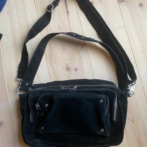 Väska Noella - Väska från Noella i mycket fint skick. Väldigt lite använd och som ny 🤩 Kan både skickas samt överlämnas i Borås / Hindås om så önskas 🌼