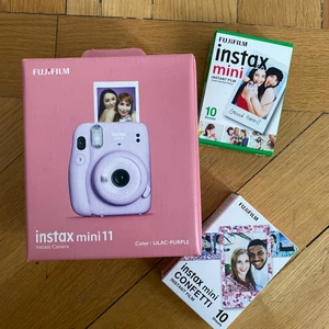 Instax mini 11 - Oöppnad. Tillbehören på bilden medföljer. Möts i vasastan eller fraktar.
