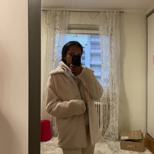 Beige pälskappa - Använd fåtal gånger, bra skick