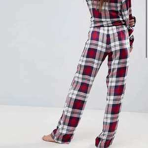 Säljer ett par liknande pyjamas byxor använda 3 gånger från Cubus 