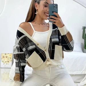 Kofta - Skön och fin kofta från shein. Helt ny och passar perfekt för hösten. Köpare står för frakt🤎