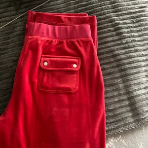 Juicy couture byxor i storlek L - Jag säljer mina super fina juicy couture byxor i L❤️