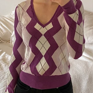 Rutig tröja  - Säljer denna rutiga tröja i storlek 38 från fred perry. Kontakta mig gärna om ni undrar något 💕