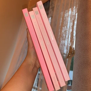 BTS album - (((((OBS VERSION 2 SÅLD)))))))).                                                Hej jag säljer mina persona album som jag köpt på Bengans, allt utom posters följer med🤗                                                          200kr styck och 450kr för alla tre💘                                             Det är bara att skriva om du vill se fler bilder💓.                     