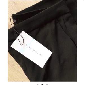 Svarta kostymbyxor från Zara Woman. Storlek XS men är ganska små. Superfint material och passform. 