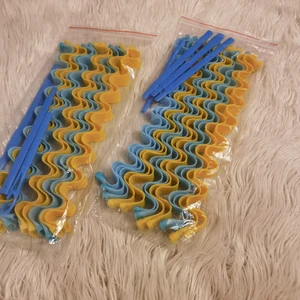 HAIR WAVE FORMERS - Säljer nu dessa hair wave formers som gör håret super vågigt och fint! Det är två paket med totalt 24 st i.  För er som inte det hur dessa fungerar så skickar jag med en video som jag hittat på youtube som beskriver det jättebra😁https://m.youtube.com/watch?v=_aqJaKz1BsY