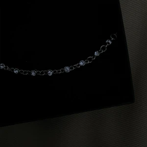 GLITTER | Fotlänk - Fotlänk med diamantstenar   - Passar till öppna skor  - Perfekt till stranden  - God kvalité - Justerbar förlängningskedja 