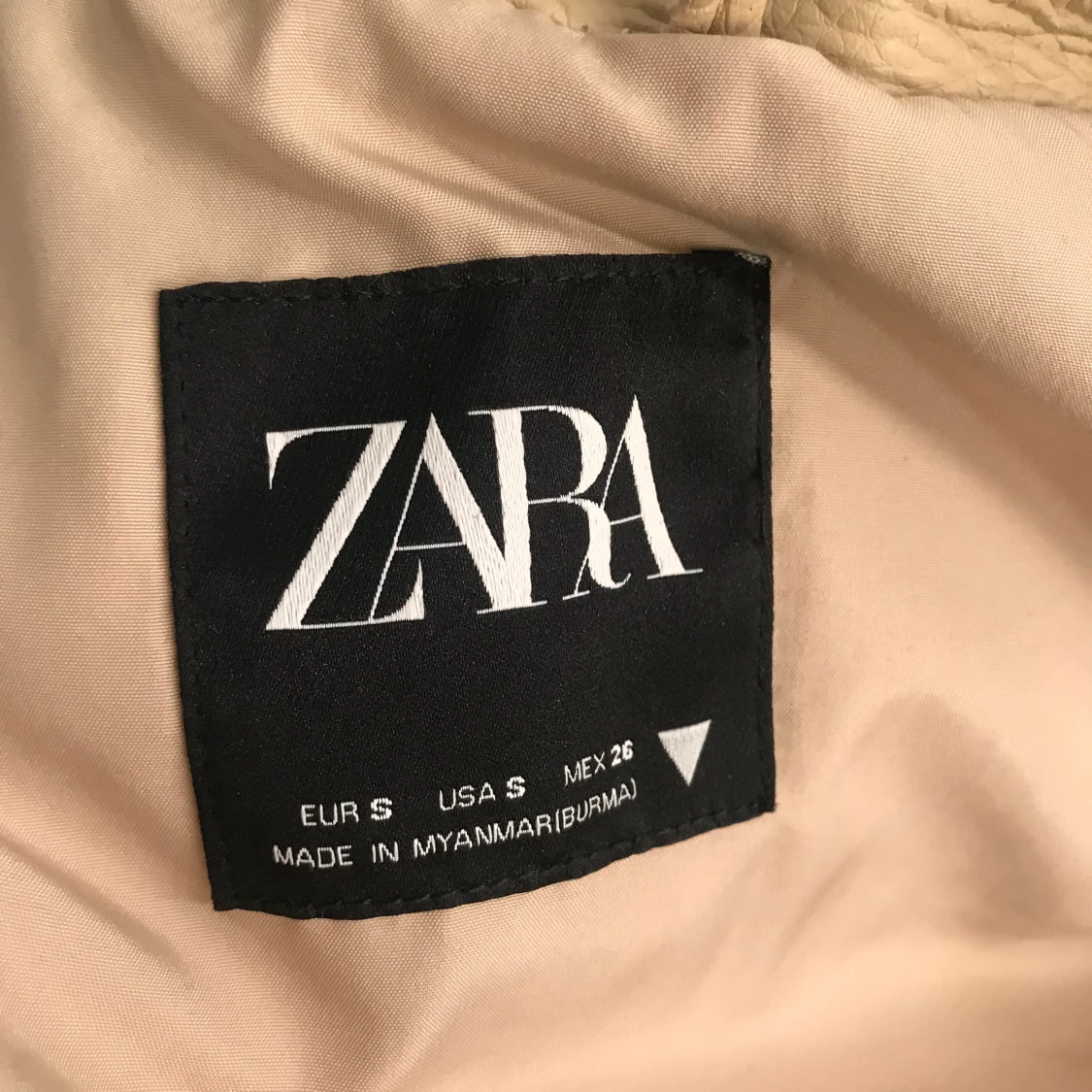 Beige Pufferjacket zara - 91