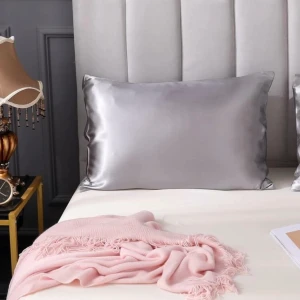 Satin kuddfodral - 2st gråa satin kuddfodral. Helt nya. 40kr/styck Hör gärna av dig om du är intresserad eller har några frågor! Köparen står för frakt!