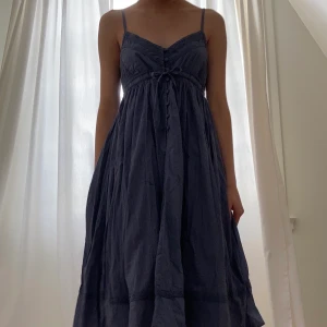 💙💙💙🙏🏼 - verkligen så så så fin blå klänning💙 älskar den men säljer då de gått alldeles förlänge sen jag använde den😓 inga defekter eller liknande😍