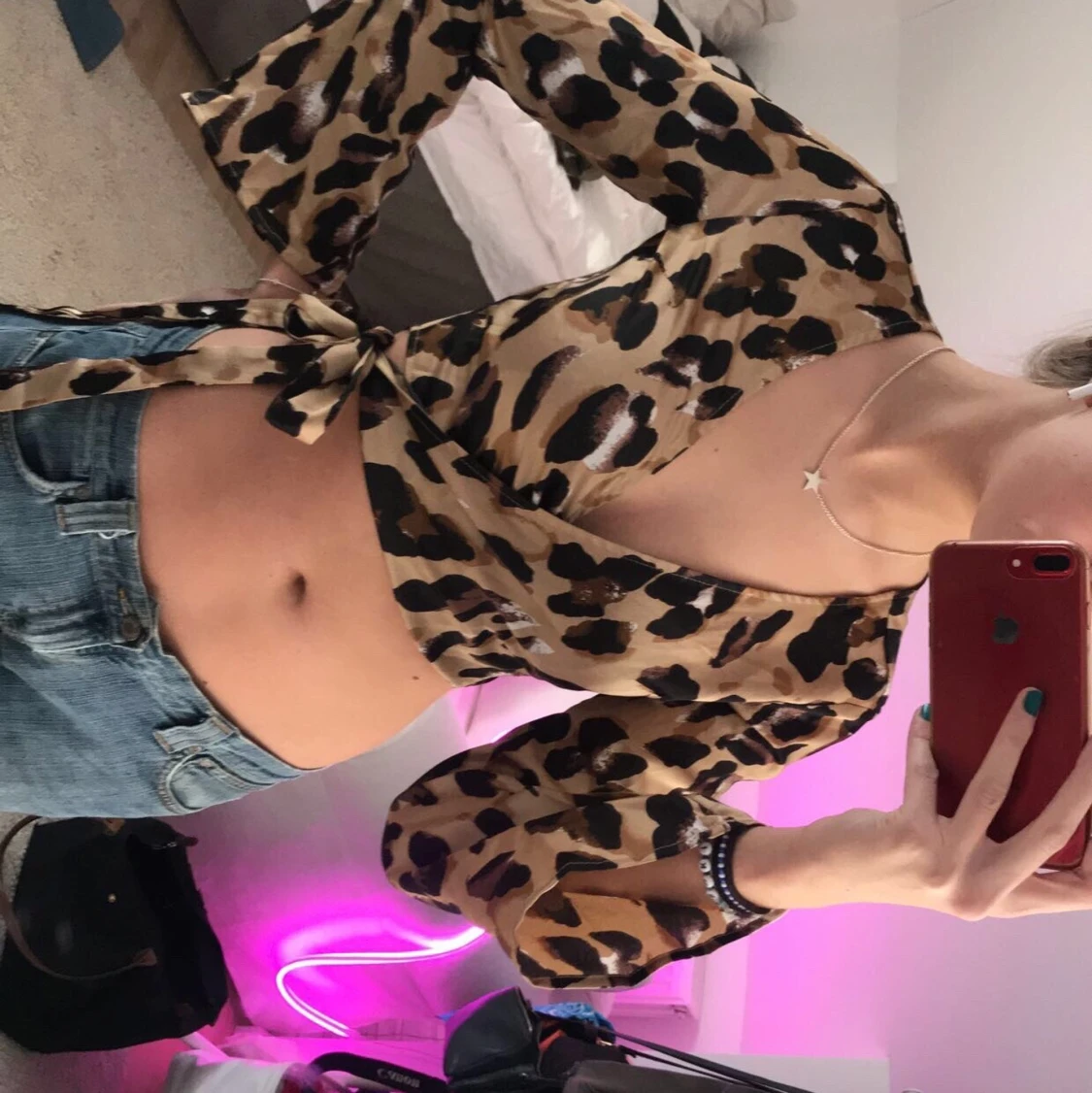 Snygg leopard topp med knytning  - 90