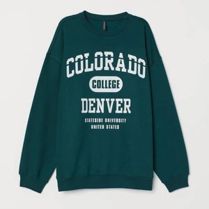 Sweatshirt  - Fin sweatshirt i mörkgrön färg💗