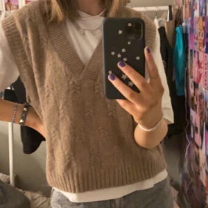 Väst - jättefin väst i storlek S som passar till allt! knappt använd! köpare står för frakt💕💕💕